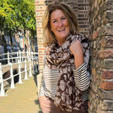 M&K - Sjaal met bladprint - Bruin